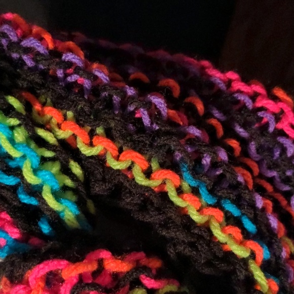 NWT! Handmade Acrylic Knit Triangle Scarf Black and Bright Multicolored OSFM - Picture 2 of 6
